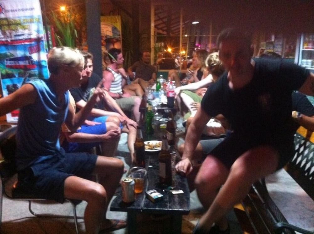 Bigboss Hostel Thong Sala Esterno foto